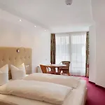101 Hotel *